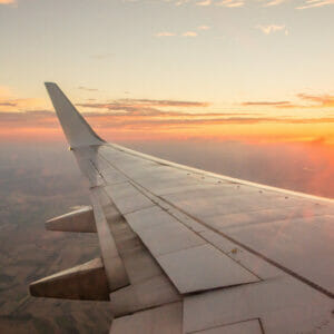 Flugzeug im Sonnenuntergang